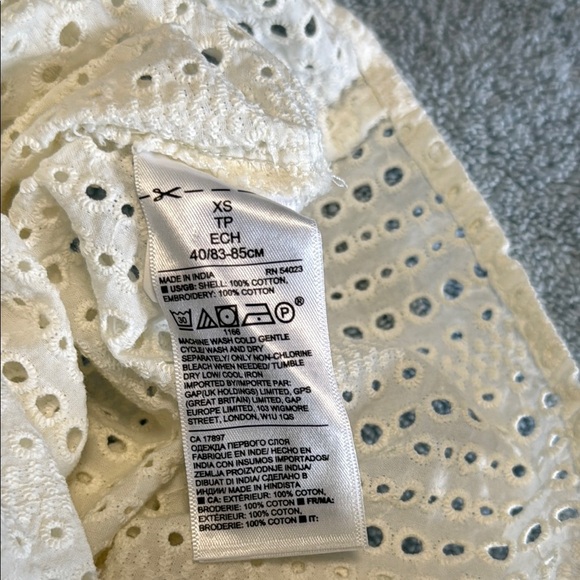 Banana Republic White Eyelet Blouse - Picture 5 of 5